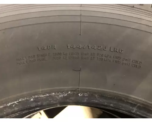 Freightliner CASCADIA Tires