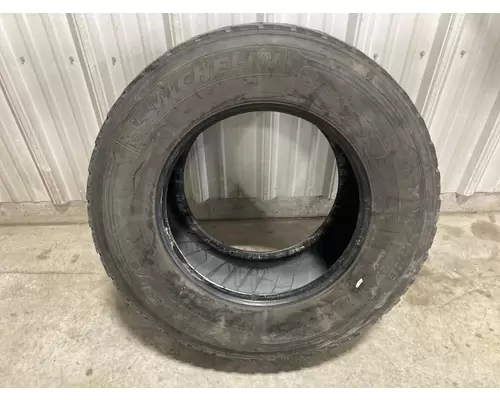 Freightliner CASCADIA Tires