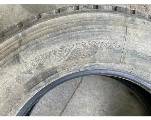 Freightliner CASCADIA Tires