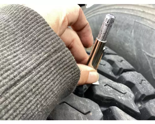 Freightliner CASCADIA Tires