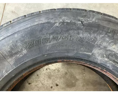 Freightliner CASCADIA Tires