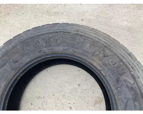 Freightliner CASCADIA Tires