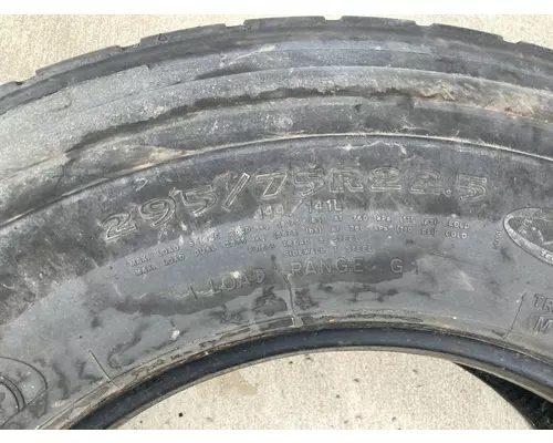 Freightliner CASCADIA Tires