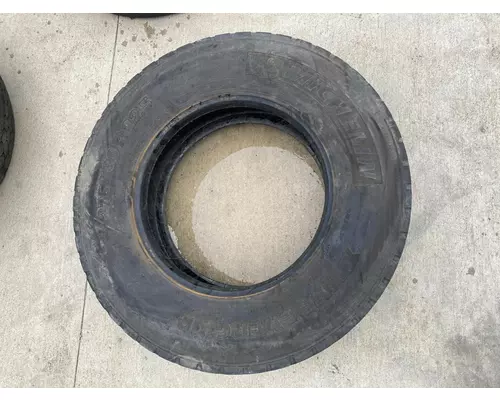 Freightliner CASCADIA Tires