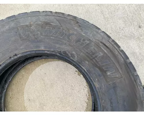 Freightliner CASCADIA Tires