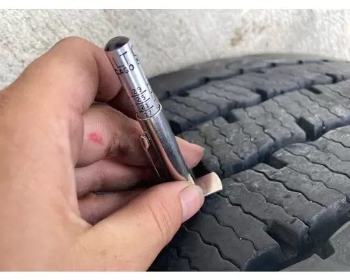 Freightliner CASCADIA Tires