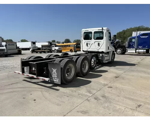 Freightliner CASCADIA Truck