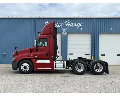 Freightliner CASCADIA Truck