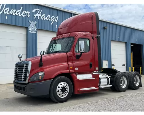 Freightliner CASCADIA Truck