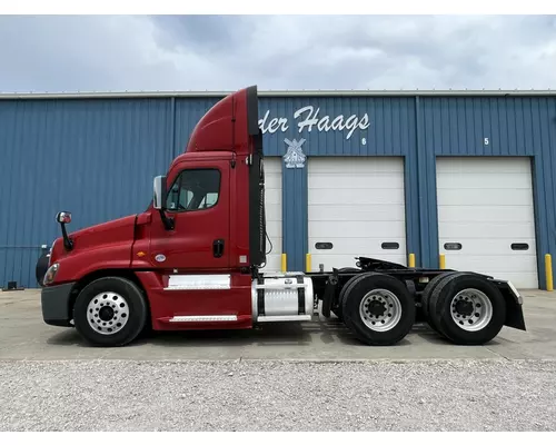 Freightliner CASCADIA Truck