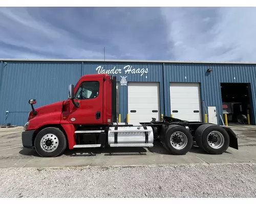 Freightliner CASCADIA Truck