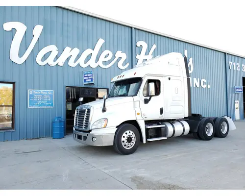 Freightliner CASCADIA Truck