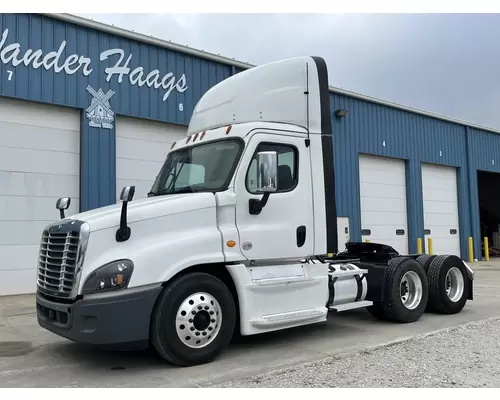 Freightliner CASCADIA Truck