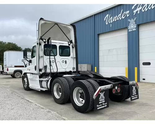 Freightliner CASCADIA Truck