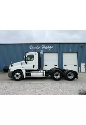 Freightliner CASCADIA Truck