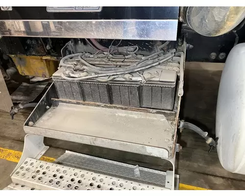 Freightliner CLASSIC XL Battery Box