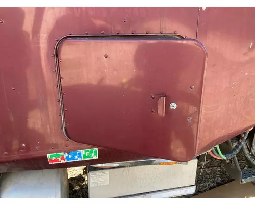 Freightliner CLASSIC XL Sleeper Door