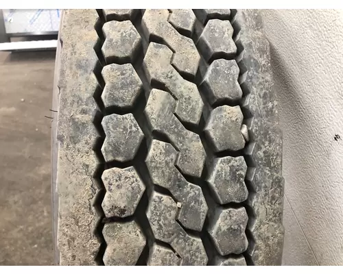 Freightliner CLASSIC XL Tires