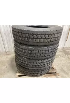 Freightliner CLASSIC XL Tires