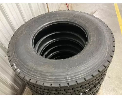 Freightliner CLASSIC XL Tires