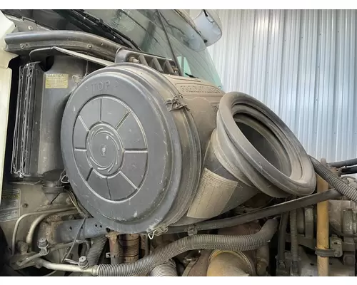 Freightliner COLUMBIA 112 Air Cleaner