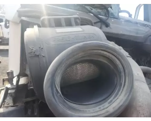 Freightliner COLUMBIA 112 Air Cleaner