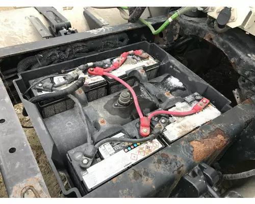 Freightliner COLUMBIA 112 Battery Box