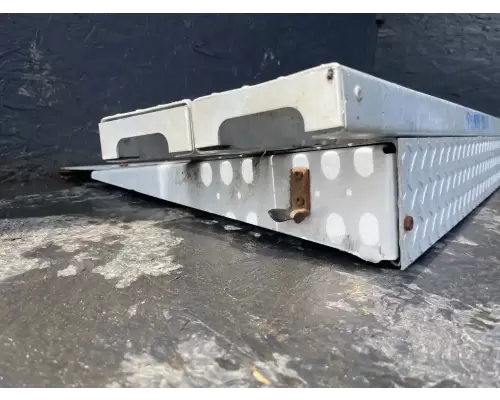 Freightliner COLUMBIA 112 Battery Box