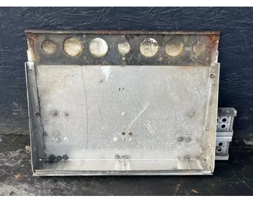 Freightliner COLUMBIA 112 Battery Box