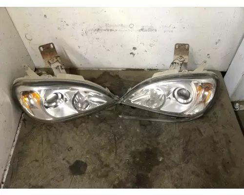 Freightliner COLUMBIA 112 Headlamp Assembly