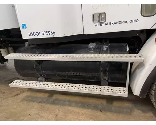 Freightliner COLUMBIA 112 Step (Fuel Tank, Fairing)