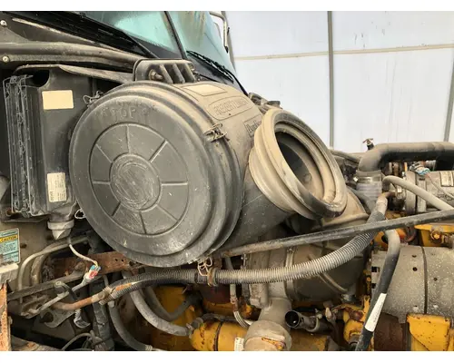 Freightliner COLUMBIA 120 Air Cleaner