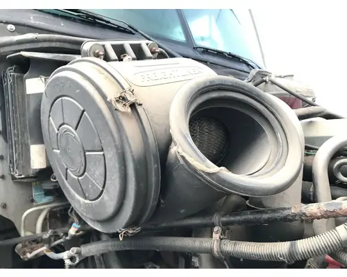 Freightliner COLUMBIA 120 Air Cleaner