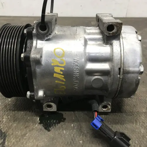 Freightliner COLUMBIA 120 Air Conditioner Compressor in Sioux Falls, SD