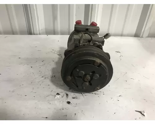 Freightliner COLUMBIA 120 Air Conditioner Compressor