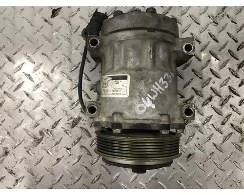 Freightliner COLUMBIA 120 Air Conditioner Compressor