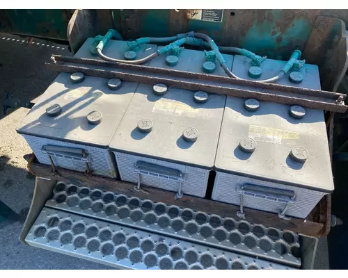 Freightliner COLUMBIA 120 Battery Box