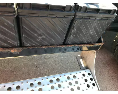 Freightliner COLUMBIA 120 Battery Box