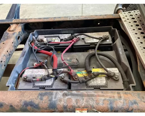 Freightliner COLUMBIA 120 Battery Box