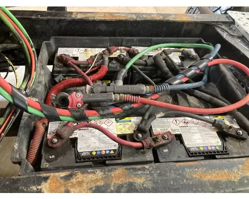 Freightliner COLUMBIA 120 Battery Box