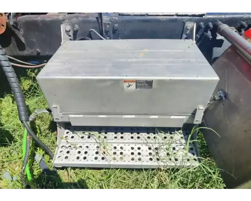 Freightliner COLUMBIA 120 Battery Box