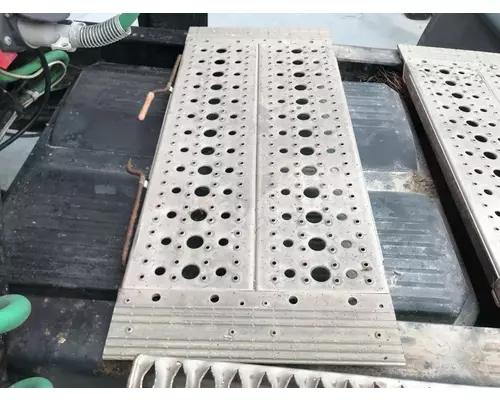 Freightliner COLUMBIA 120 Deckplate