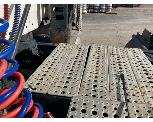 Freightliner COLUMBIA 120 Deckplate