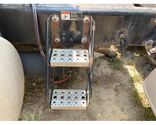 Freightliner COLUMBIA 120 Engine Brackets, Misc.