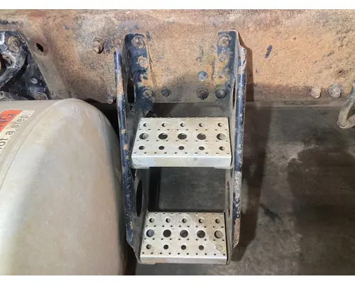 Freightliner COLUMBIA 120 Engine Brackets, Misc.