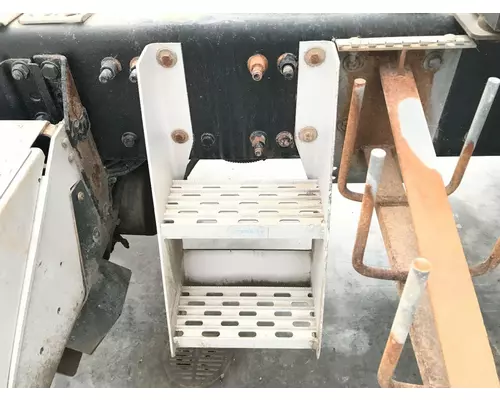Freightliner COLUMBIA 120 Engine Brackets, Misc.