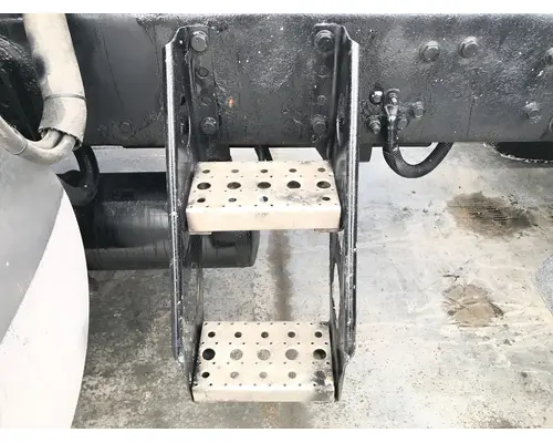 Freightliner COLUMBIA 120 Engine Brackets, Misc.