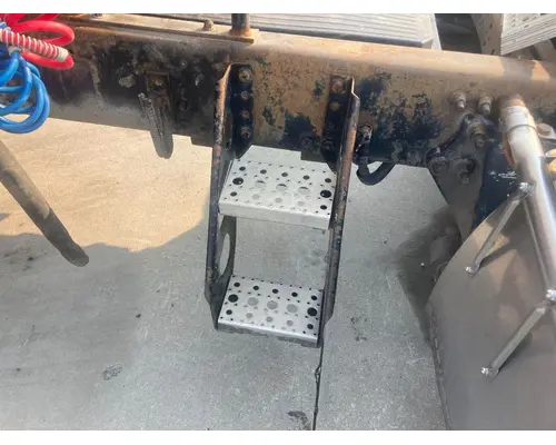 Freightliner COLUMBIA 120 Engine Brackets, Misc.