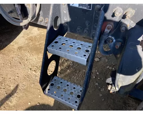 Freightliner COLUMBIA 120 Engine Brackets, Misc.