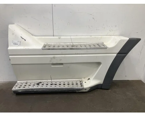 Freightliner COLUMBIA 120 Fairing (Side)